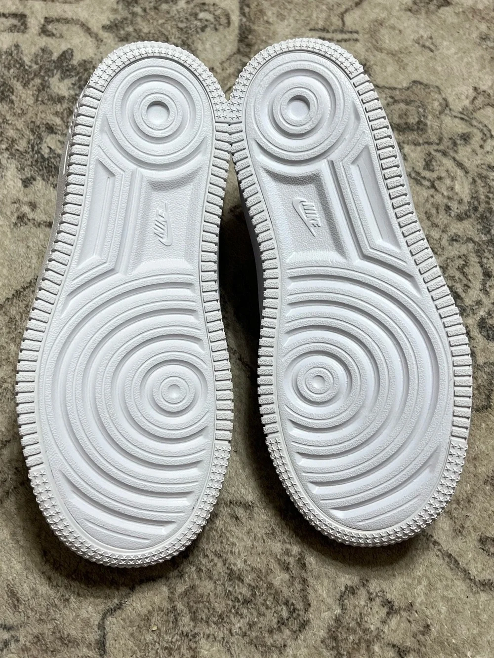 Kids’ White Nike Air Force 1 LE sneakers